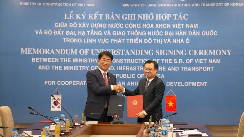 Bộ trưởng Xây dựng Nguyễn Thanh Nghị tiếp và hội đàm với Bộ trưởng Đất đai, Hạ tầng và Giao thông Hàn Quốc Park Sanwoo.