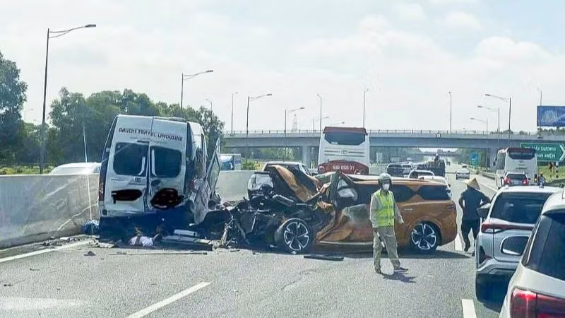 Hiện trường vụ tai nạn giao thông liên hoàn trên cao tốc Hà Nội-Hải Phòng ngày 11/7/2024, làm 2 người chết và 10 người bị thương. (Ảnh: CTV)