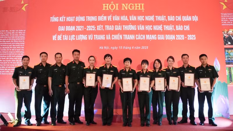 Điện ảnh Quân đội nhân dân đã có nhiều đóng góp quan trọng trong thời kỳ mới. Điện ảnh Quân đội nhân dân đã có nhiều đóng góp quan trọng trong thời kỳ mới.
