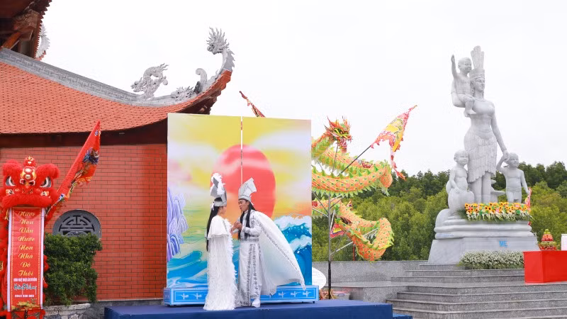 Truyền thuyết Lạc Long Quân và Âu Cơ được tái hiện trong ngày Giỗ Tổ Hùng Vương ở Cà Mau.