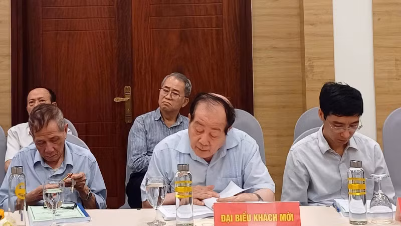 Các đại biểu khách mời đã đưa ra nhiều ý kiến thú vị. Các đại biểu khách mời đã đưa ra nhiều ý kiến thú vị.