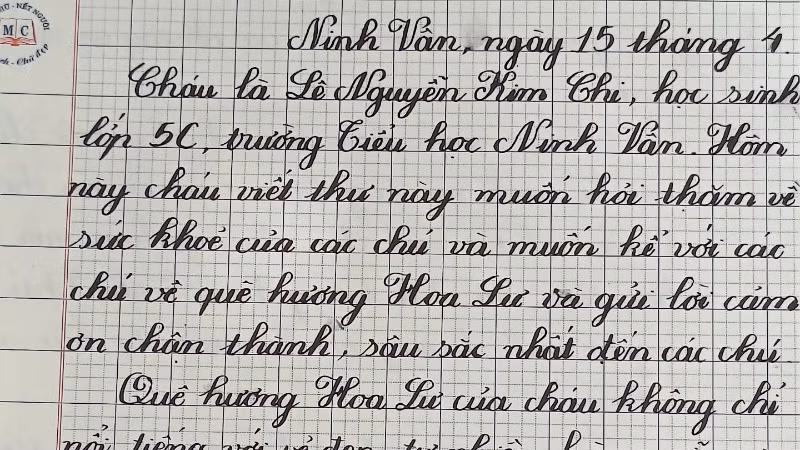 Nét chữ đầy yêu thương của các em nhỏ.