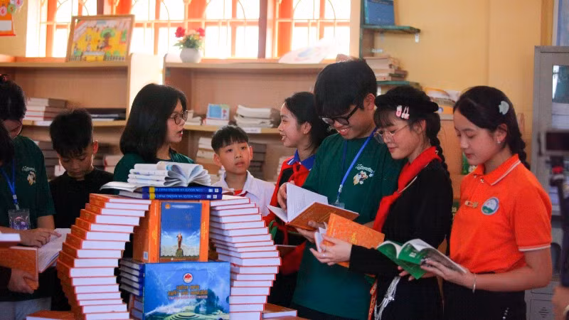 Phát triển văn hóa đọc là một trong những mục tiêu quan trọng của chương trình. Phát triển văn hóa đọc là một trong những mục tiêu quan trọng của chương trình.