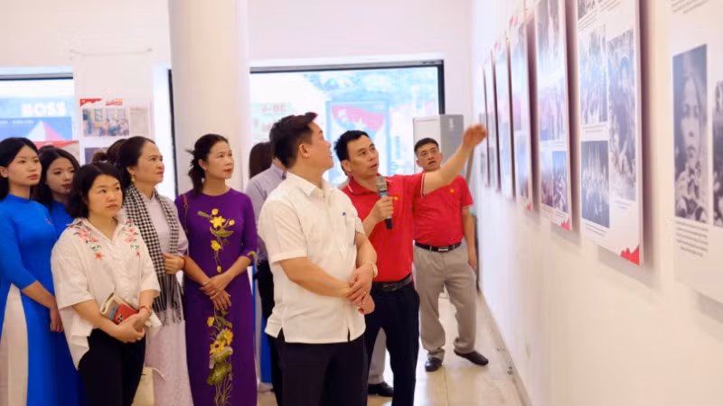 Triển lãm có nhiều nội dung sâu sắc, xúc động với người xem.
