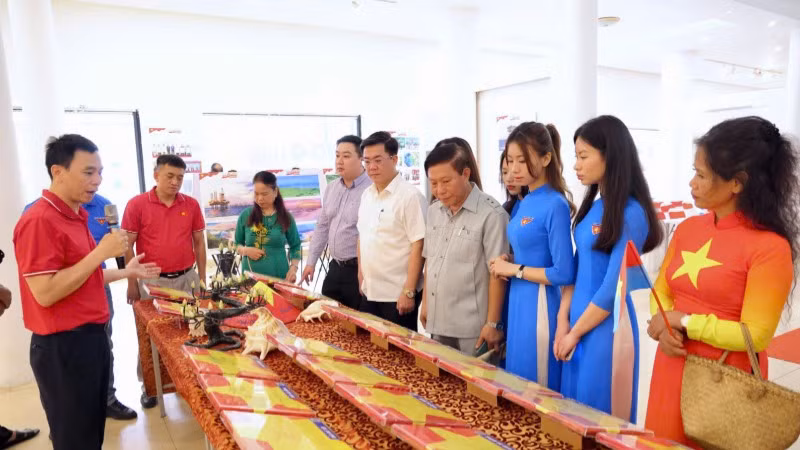 Cờ Tổ quốc từng tung bay ở quần đảo Trường Sa được bảo quản, giới thiệu trang trọng.