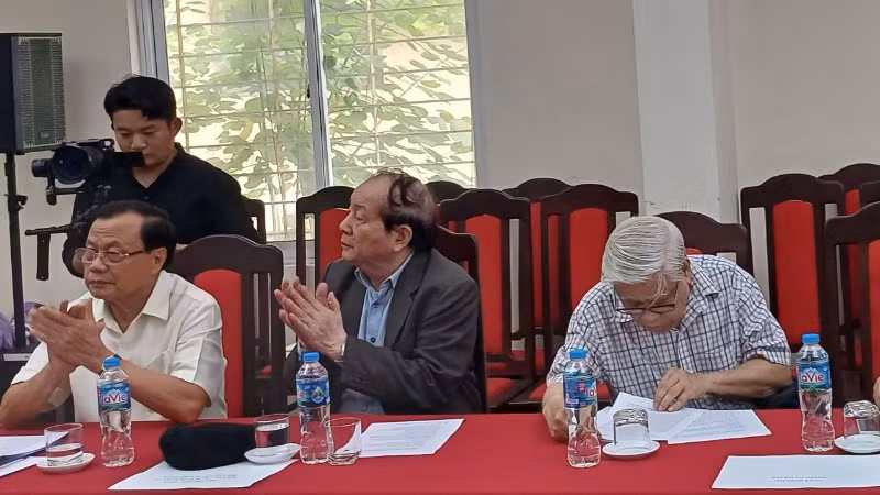 Hội thảo thu hút nhiều nhà thơ, nhà văn gạo cội. Hội thảo thu hút nhiều nhà thơ, nhà văn gạo cội.