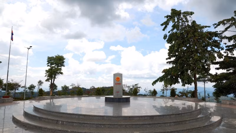 Công trình Cột mốc biên giới Việt Nam-Campuchia-Lào. Công trình Cột mốc biên giới Việt Nam-Campuchia-Lào.