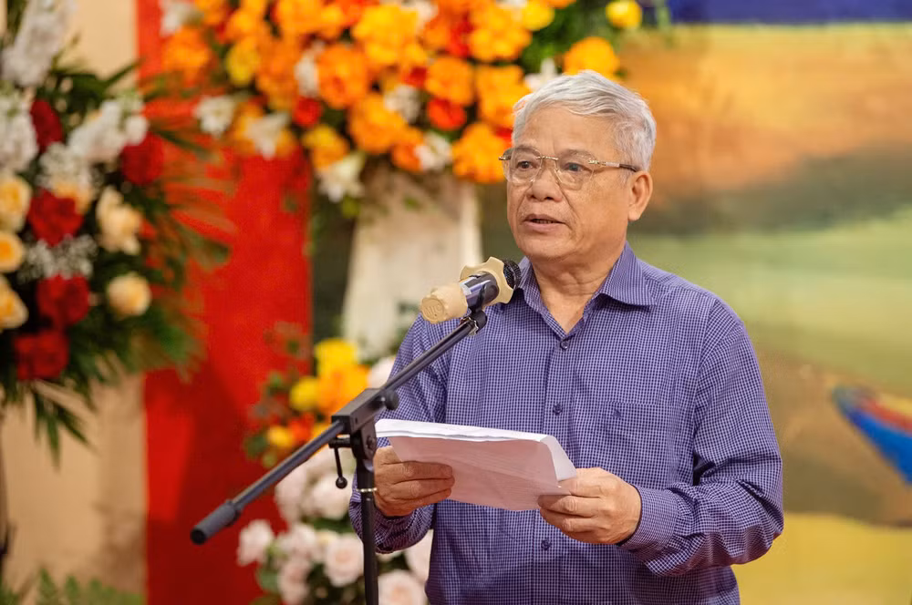 Nhà thơ Nguyễn Sĩ Đại bày tỏ tình cảm, tâm huyết về các tác phẩm.