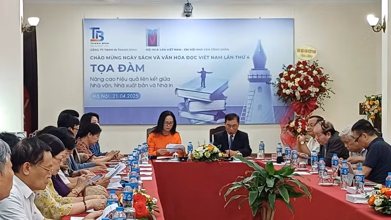 Các đại biểu đã lắng nghe, tham khảo nhiều ý kiến đóng góp. Các đại biểu đã lắng nghe, tham khảo nhiều ý kiến đóng góp.