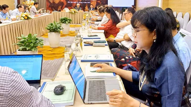 Hội thảo thu hút sự quan tâm và tham dự của đại diện các Hội Văn học nghệ thuật địa phương. Hội thảo thu hút sự quan tâm và tham dự của đại diện các Hội Văn học nghệ thuật địa phương.