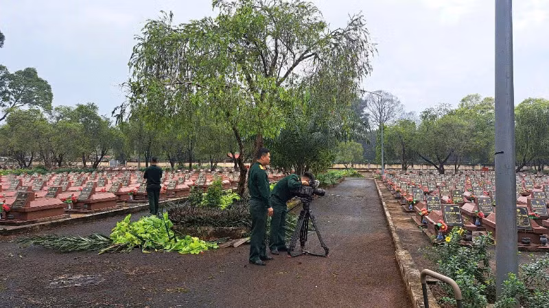 Các nghệ sĩ-chiến sĩ đã có nhiều khoảnh khắc xúc động khi ghi hình.