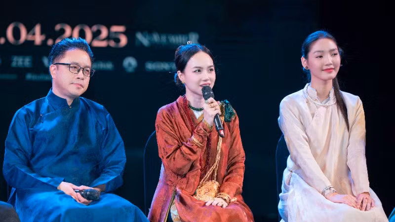 Đinh Ngọc Diệp đảm nhận cả vai trò diễn xuất và nhà sản xuất. Đinh Ngọc Diệp đảm nhận cả vai trò diễn xuất và nhà sản xuất.
