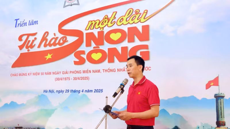 Tiến sĩ Nguyễn Việt Hùng, Giám đốc Bảo tàng Tuổi trẻ-Thư viện phát biểu tại lễ khai mạc.