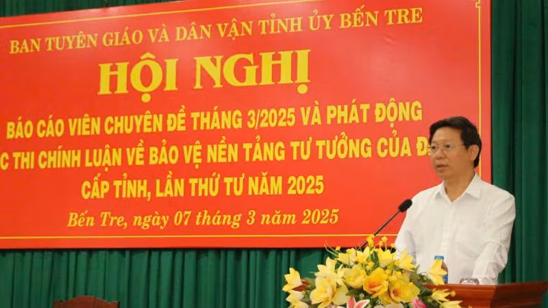 Phó Bí thư Thường trực Tỉnh ủy Trần Thanh Lâm phát biểu tại Hội nghị. (Ảnh: HOÀNG TRUNG)