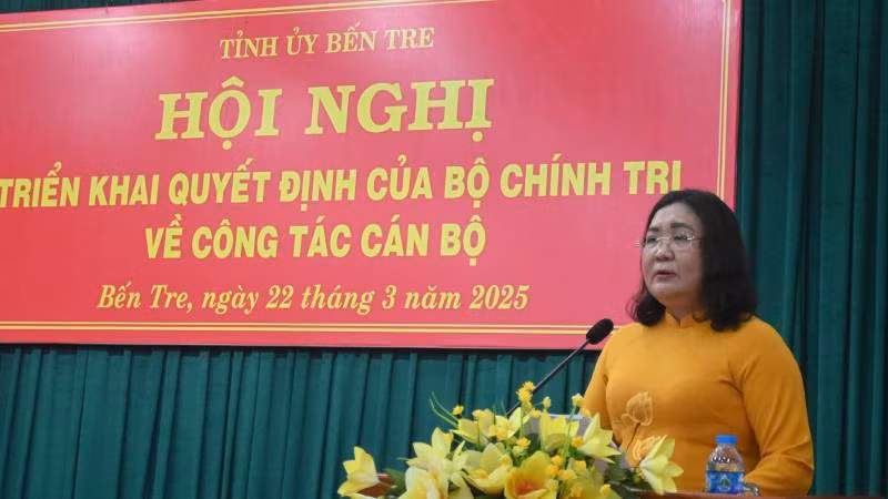 Đồng chí Hồ Thị Hoàng Yến phát biểu nhận nhiệm vụ. (Ảnh: HOÀNG TRUNG) Đồng chí Hồ Thị Hoàng Yến phát biểu nhận nhiệm vụ. (Ảnh: HOÀNG TRUNG)