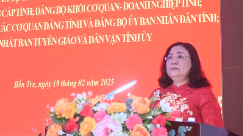 Quyền Bí thư Tỉnh ủy Bến Tre Hồ Thị Hoàng Yến phát biểu chỉ đạo tại Hội nghị. (Ảnh: HOÀNG TRUNG)