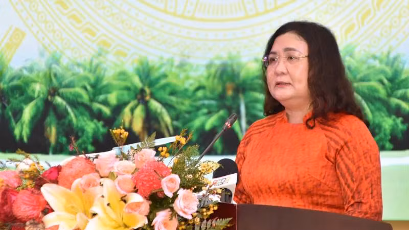 Quyền Bí thư Tỉnh ủy Bến Tre Hồ Thị Hoàng Yến phát biểu tại Hội thảo. (Ảnh: HOÀNG TRUNG) Quyền Bí thư Tỉnh ủy Bến Tre Hồ Thị Hoàng Yến phát biểu tại Hội thảo. (Ảnh: HOÀNG TRUNG)