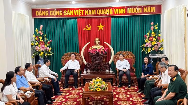 Đoàn công tác Ban Tuyên giáo Trung ương làm việc tại tỉnh Bến Tre. Đoàn công tác Ban Tuyên giáo Trung ương làm việc tại tỉnh Bến Tre.