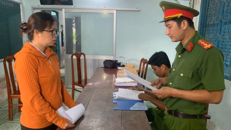 Nguyễn Thị Thúy Vân bị khởi tố về hành vi lừa đảo chiếm đoạt tài sản.