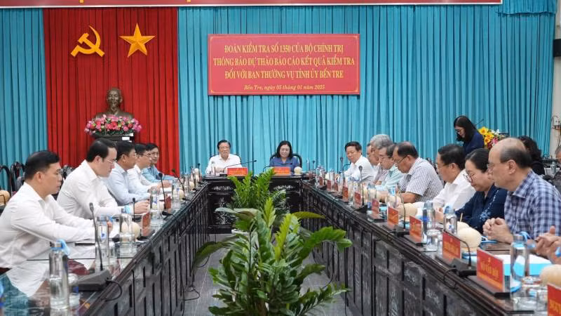 Đoàn kiểm tra số 1350 của Bộ chính trị làm việc với Ban Thường vụ Tỉnh ủy Bến Tre. (Ảnh: HOÀNG TRUNG)