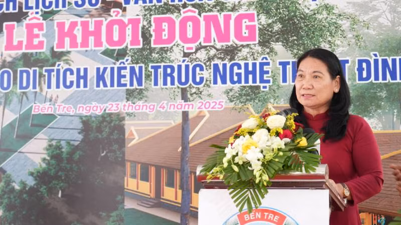 Phó Chủ tịch Ủy ban nhân dân tỉnh Bến Tre Nguyễn Thị Bé Mười phát biểu tại buổi lễ. (Ảnh: HOÀNG TRUNG) Phó Chủ tịch Ủy ban nhân dân tỉnh Bến Tre Nguyễn Thị Bé Mười phát biểu tại buổi lễ. (Ảnh: HOÀNG TRUNG)