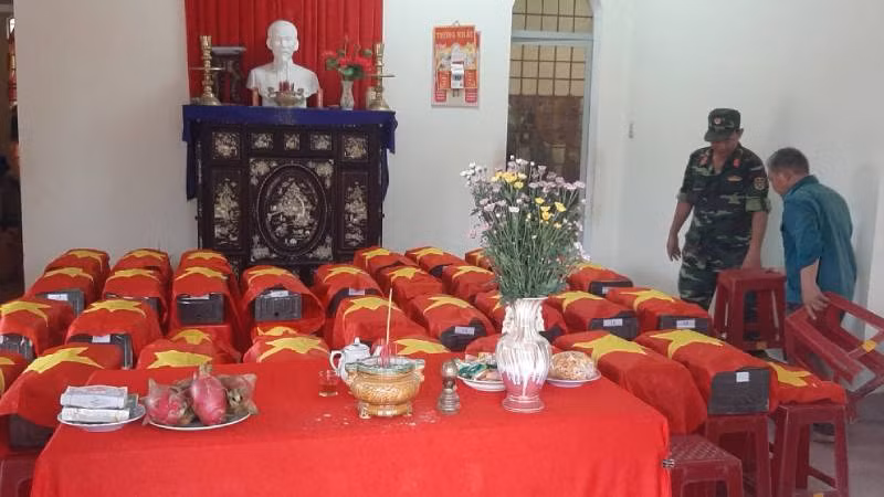 Hài cốt liệt sĩ được quy tập để chuẩn bị cải táng tại Nghĩa trang liệt sĩ. Hài cốt liệt sĩ được quy tập để chuẩn bị cải táng tại Nghĩa trang liệt sĩ.