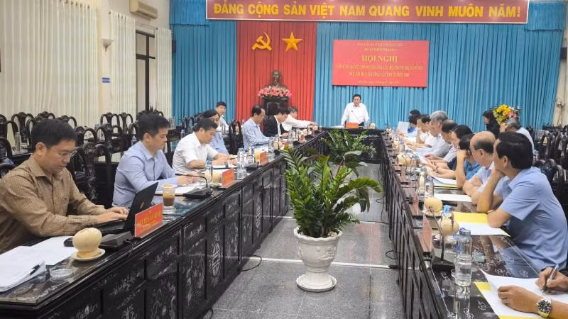 Đoàn kiểm tra số 1914 công bố quyết định kiểm tra của Bộ Chính trị đối với Ban Thường vụ Tỉnh ủy Bến Tre. (Ảnh: HOÀNG TRUNG) Đoàn kiểm tra số 1914 công bố quyết định kiểm tra của Bộ Chính trị đối với Ban Thường vụ Tỉnh ủy Bến Tre. (Ảnh: HOÀNG TRUNG)