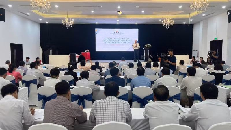 Đại biểu tham dự hội thảo phát triển chuỗi giá trị ngành dừa bền vững. Đại biểu tham dự hội thảo phát triển chuỗi giá trị ngành dừa bền vững.