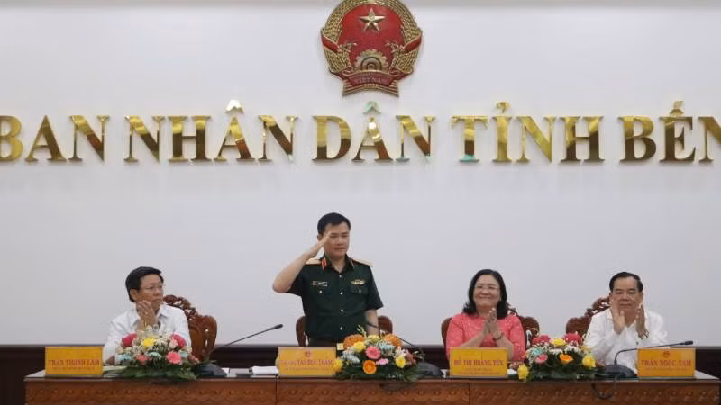 Tập đoàn Công nghiệp-Viễn thông Quân đội làm việc với tỉnh Bến Tre về tổng kết thỏa thuận hợp tác chuyển đổi số.