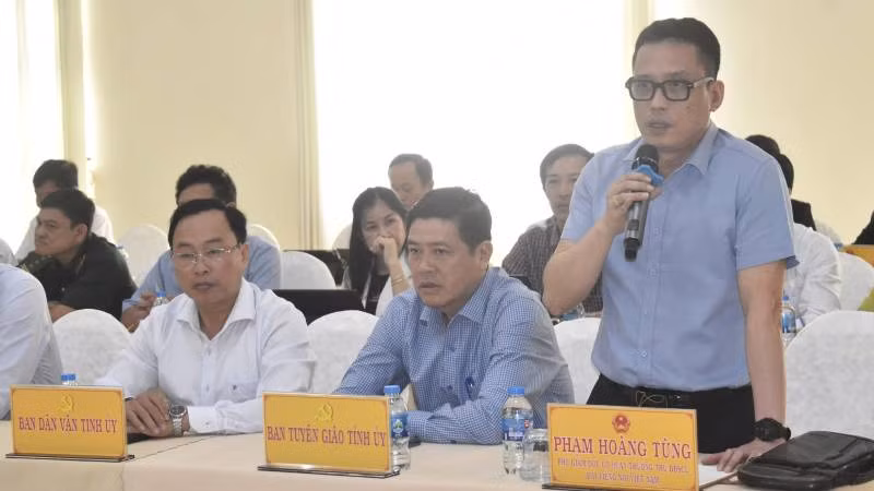 Đại diện lãnh đạo cơ quan báo chí phát biểu tại buổi họp mặt. (Ảnh: HOÀNG TRUNG) Đại diện lãnh đạo cơ quan báo chí phát biểu tại buổi họp mặt. (Ảnh: HOÀNG TRUNG)