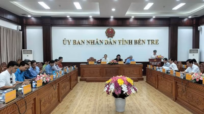 Tỉnh Bến Tre họp báo cung cấp thông tin về hội nghị xúc tiến đầu tư năm 2024. (Ảnh: HOÀNG TRUNG)