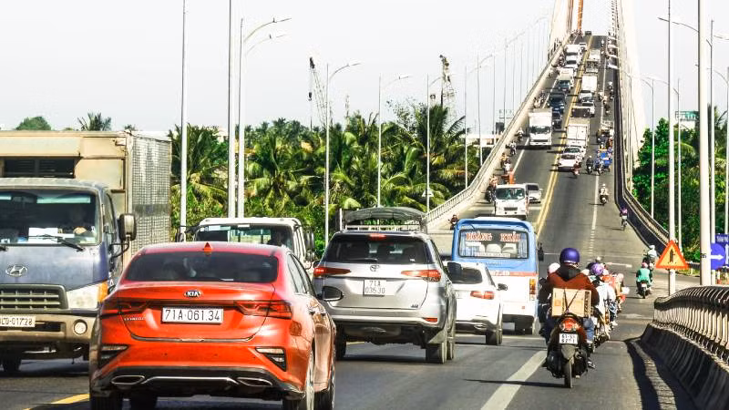 Sẽ cắt giao thông toàn bộ xe ô-tô qua cầu Rạch Miễu trong thời gian thử tải. (Ảnh: HOÀNG TRUNG)