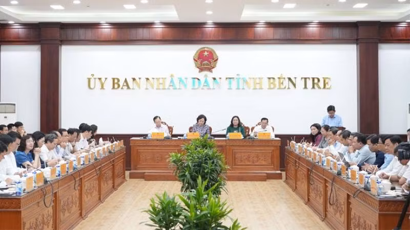 Đoàn công tác liên ngành của Chính phủ làm việc tại tỉnh Bến Tre.
