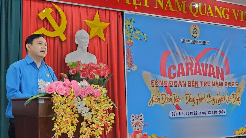 Chủ tịch Liên đoàn Lao động tỉnh Bến Tre Nguyễn Phúc Linh phát biểu tại chương trình. (Ảnh: HOÀNG TRUNG) Chủ tịch Liên đoàn Lao động tỉnh Bến Tre Nguyễn Phúc Linh phát biểu tại chương trình. (Ảnh: HOÀNG TRUNG)