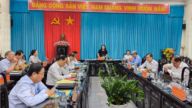Hội nghị Tỉnh ủy đột xuất cho ý kiến về chủ trương sắp xếp đơn vị hành chính cấp tỉnh, Đề án sắp xếp đơn vị hành chính cấp xã của tỉnh. (Ảnh: HOÀNG TRUNG)