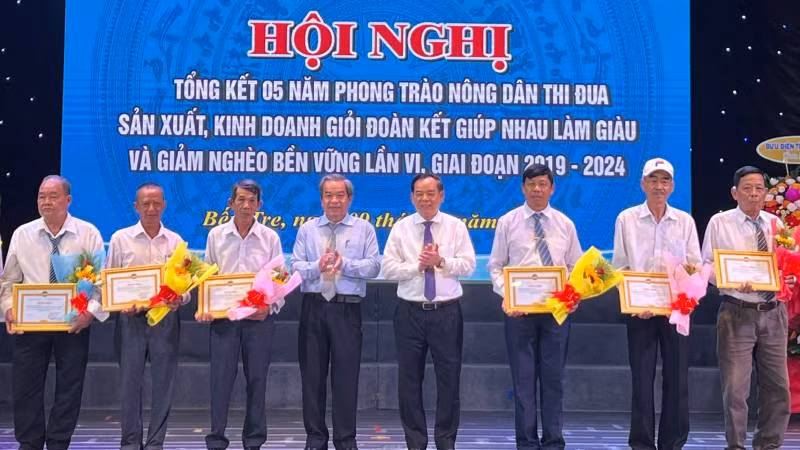 Ban tổ chức tôn vinh nông dân sản xuất, kinh doanh giỏi cấp tỉnh, giai đoạn 2019-2024. (Ảnh: HOÀNG TRUNG)