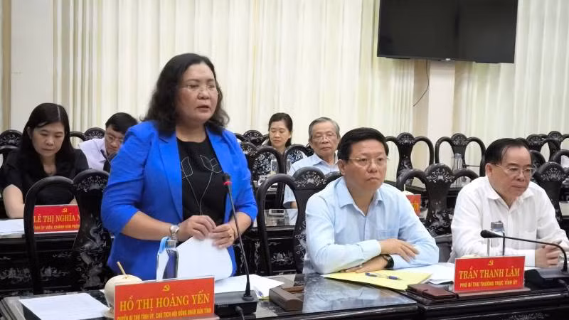 Quyền Bí thư Tỉnh ủy Bến Tre Hồ Thị Hoàng Yến phát biểu tại Hội nghị. (Ảnh: HOÀNG TRUNG) Quyền Bí thư Tỉnh ủy Bến Tre Hồ Thị Hoàng Yến phát biểu tại Hội nghị. (Ảnh: HOÀNG TRUNG)