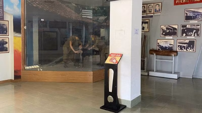 Bảng chip công nghệ kết nối không dây được lắp tại Di tích quốc gia đặc biệt Đồng khởi Bến Tre. (Ảnh: HOÀNG TRUNG) Bảng chip công nghệ kết nối không dây được lắp tại Di tích quốc gia đặc biệt Đồng khởi Bến Tre. (Ảnh: HOÀNG TRUNG)