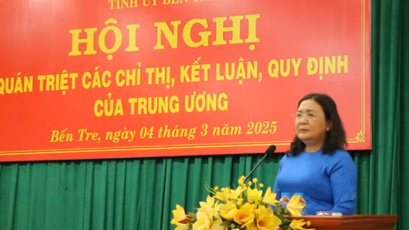 Đồng chí Hồ Thị Hoàng Yến, Quyền Bí thư Tỉnh ủy Bến Tre phát biểu chỉ đạo tại Hội nghị. (Ảnh: HOÀNG TRUNG) Đồng chí Hồ Thị Hoàng Yến, Quyền Bí thư Tỉnh ủy Bến Tre phát biểu chỉ đạo tại Hội nghị. (Ảnh: HOÀNG TRUNG)