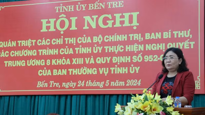 Quyền Bí thư Tỉnh ủy Bến Tre Hồ Thị Hoàng Yến phát biểu tại hội nghị.
