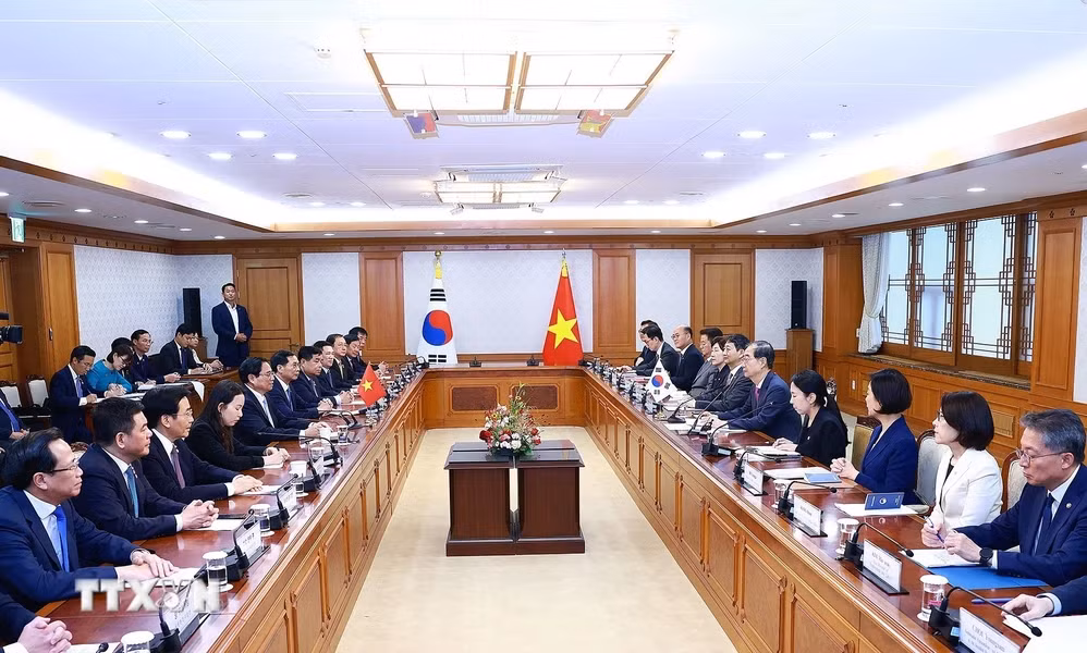 Thủ tướng Phạm Minh Chính hội đàm với Thủ tướng Hàn Quốc Han Duck Soo, ngày 2/7/2024.(Ảnh: TTXVN) Thủ tướng Phạm Minh Chính hội đàm với Thủ tướng Hàn Quốc Han Duck Soo, ngày 2/7/2024.(Ảnh: TTXVN)
