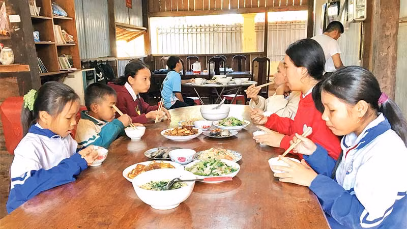“Bếp ăn tình thương” được Đội công tác địa bàn thuộc Đồn Biên phòng quốc tế Cửa khẩu Lệ Thanh, huyện Đức Cơ, tỉnh Gia Lai duy trì nhiều năm nay.
