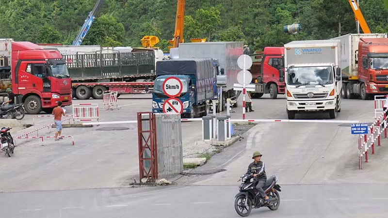 Trạm bốc xếp hàng hóa xuất, nhập khẩu tại Cửa khẩu quốc tế Hữu Nghị của Công ty cổ phần Hữu Nghị Xuân Cương.