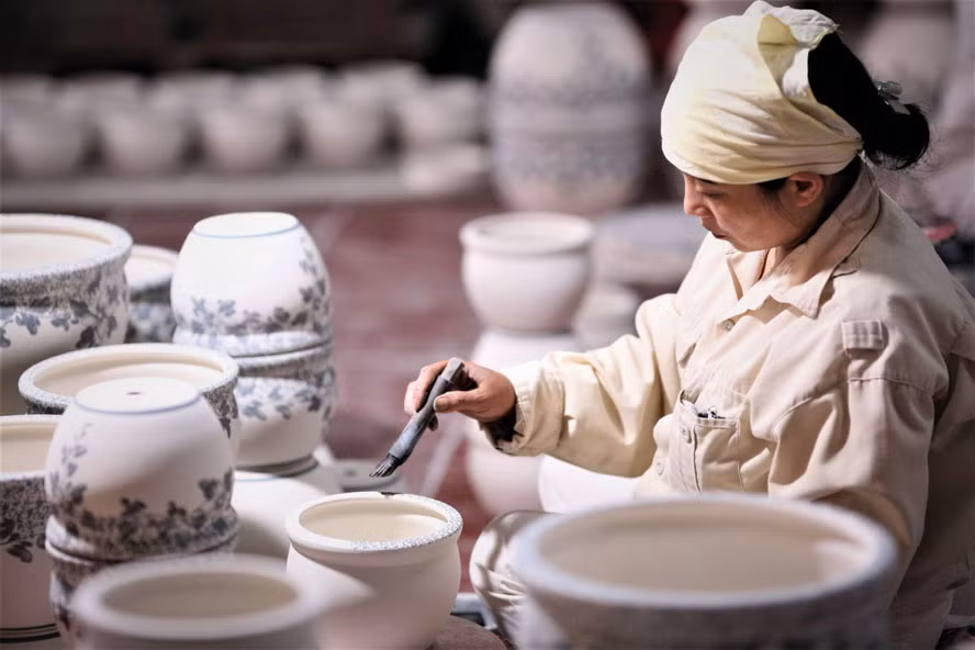 Sản xuất gốm tại xã Bát Tràng, huyện Gia Lâm (Hà Nội). Sản xuất gốm tại xã Bát Tràng, huyện Gia Lâm (Hà Nội).