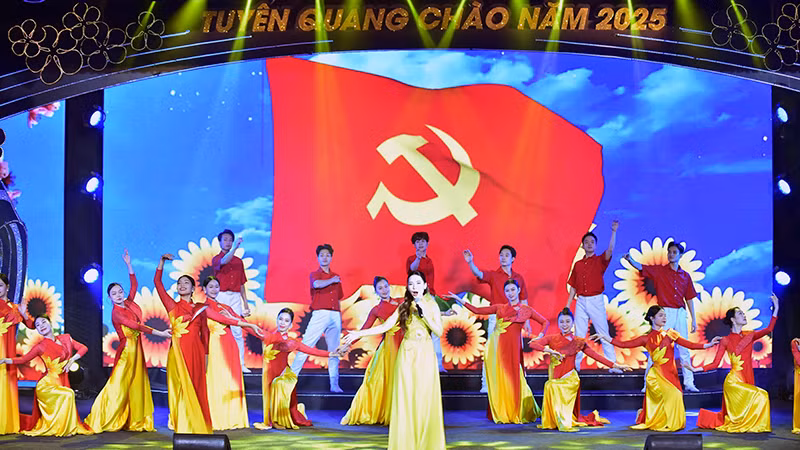 Chương trình nghệ thuật đặc sắc với chủ đề “Tuyên Quang - Niềm tin tương lai”.