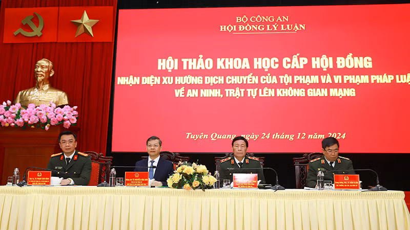 Các đồng chí chủ trì hội thảo.