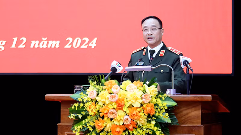 Trung tướng Phạm Thế Tùng, Thứ trưởng Bộ Công an phát biểu tại hội nghị. Trung tướng Phạm Thế Tùng, Thứ trưởng Bộ Công an phát biểu tại hội nghị.