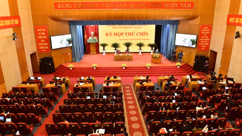Tuyên Quang thông qua 17 nghị quyết phát triển kinh tế-xã hội, bảo đảm quốc phòng-an ninh 