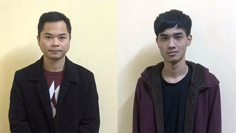 Hai đối tượng Nguyễn Đức Hoàn (áo khoác đen) và Võ Thành Đạt. Hai đối tượng Nguyễn Đức Hoàn (áo khoác đen) và Võ Thành Đạt.