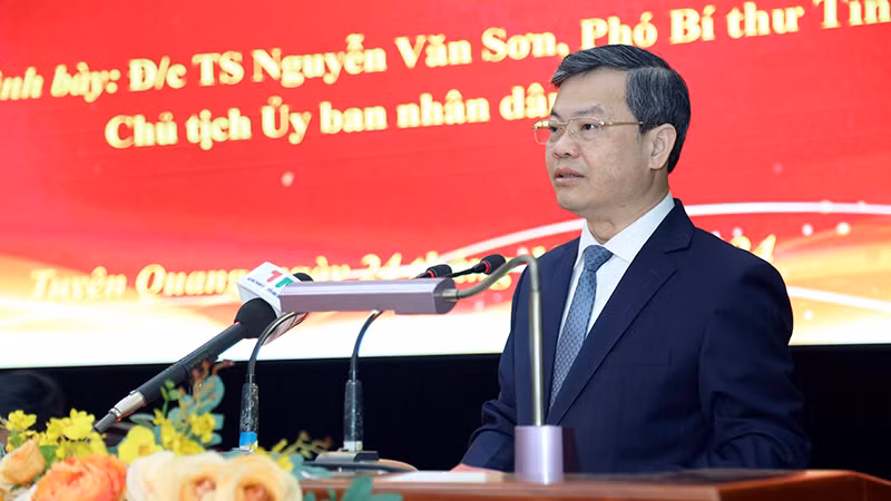 Chủ tịch Ủy ban nhân dân tỉnh Tuyên Quang Nguyễn Văn Sơn phát biểu tại hội thảo.